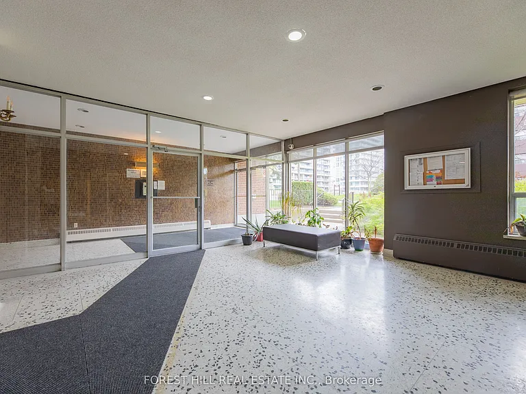 32 Clayland Dr #301 — Photo 4