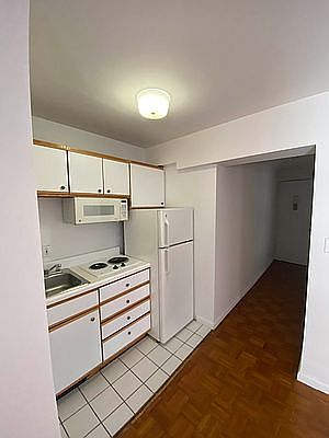 2nd image of 203 E 27th St #3R