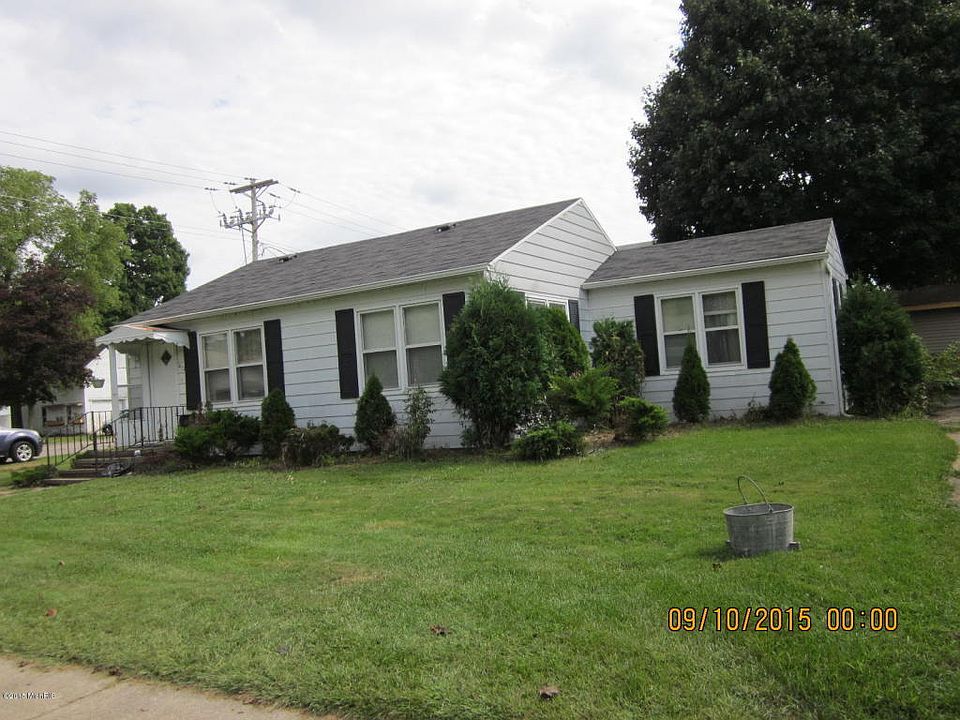 2nd image of 412 Cedar St