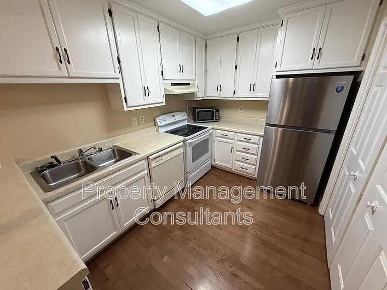 2083 Woodlawn Dr SW — Photo 12