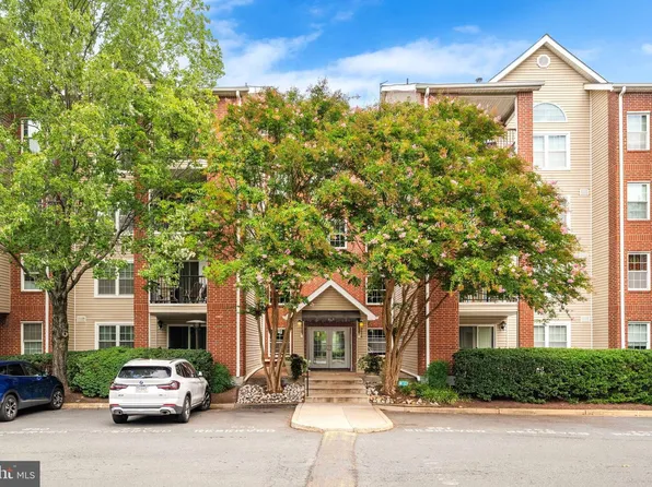 3315 Wyndham Cir APT 4225, Alexandria, VA 22302