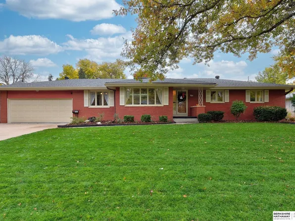 2265 Royal Wood Dr, Omaha, NE 68144