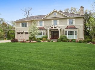 1640 Ridgewood Ln E, Glenview, IL 60025