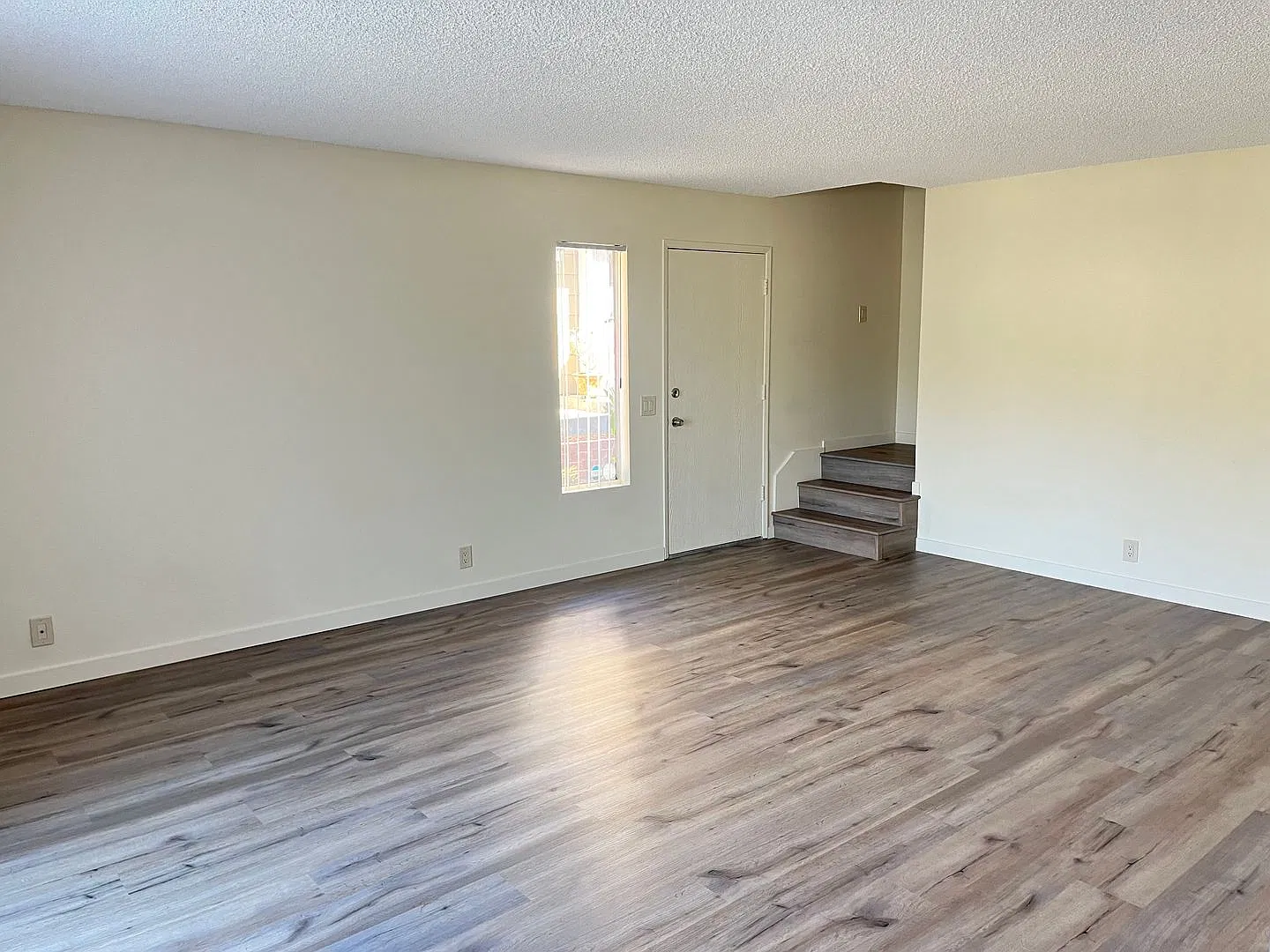 Large two-story townhouse with 3 bedrooms and 2 full baths and a private patio — Photo 3