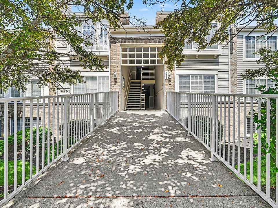 1st image of 9901 Regatta Dr Unit 105