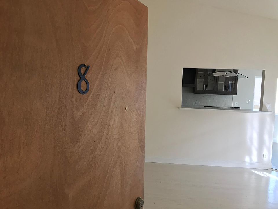 1st image of 11719 Mayfield Ave APT 8