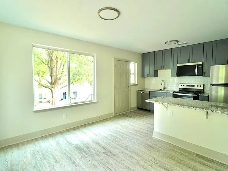 Emory Woods Apartments — Photo 7