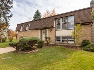 1487 Haise Ct, Elk Grove Village, IL 60007
