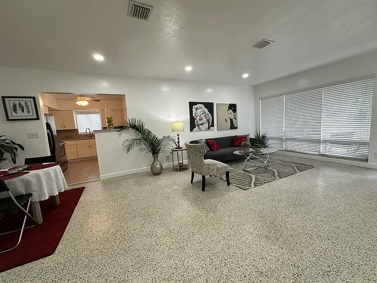 950 E Dayton Cir — Photo 3