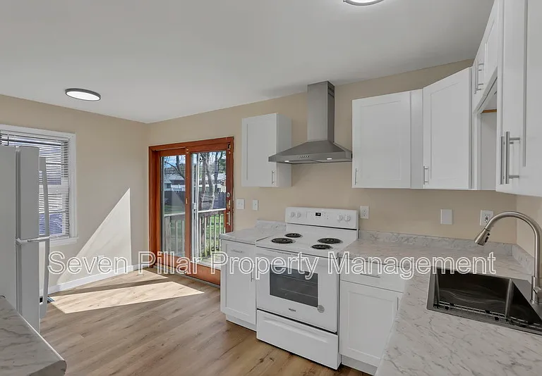 406 Beechtree Rd — Photo 10