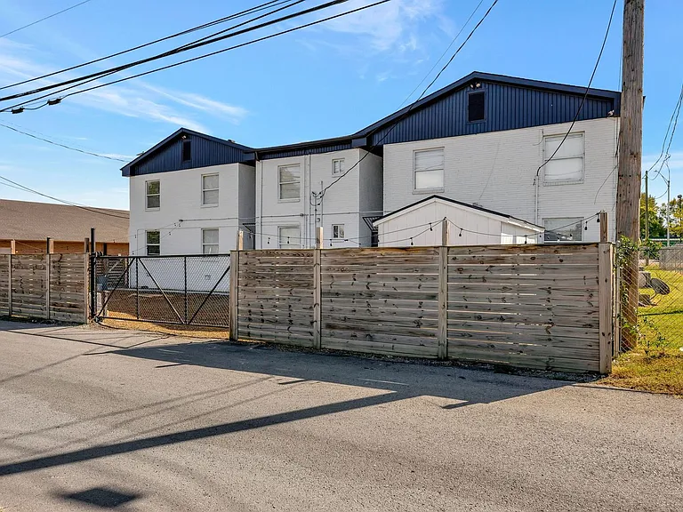 2714 Jefferson St — Photo 44