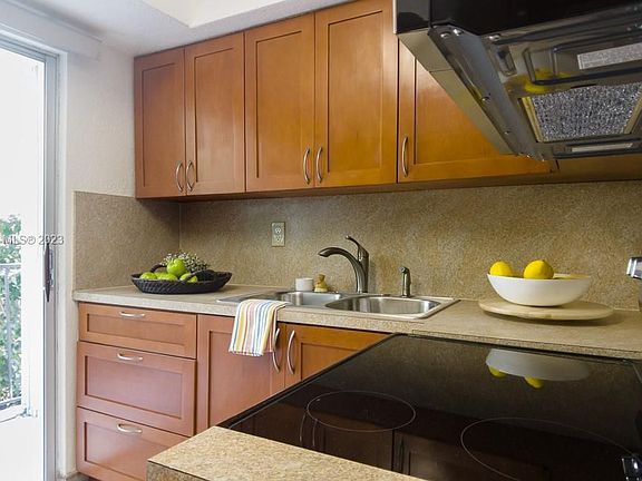 3rd image of 1821 Jefferson Ave APT 106