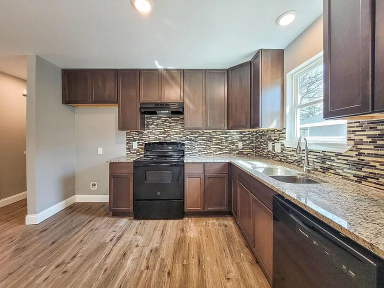 616 E 17th Ave — Photo 2