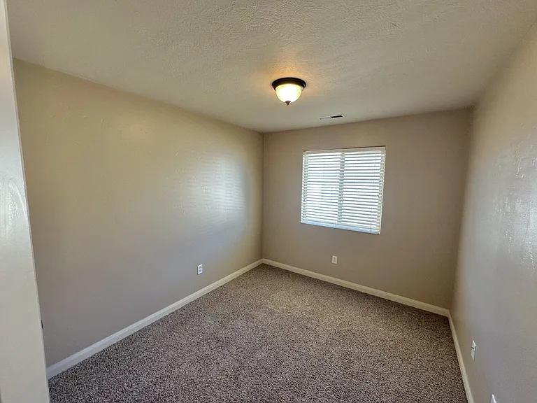 340 W 1425 N #103 — Photo 28