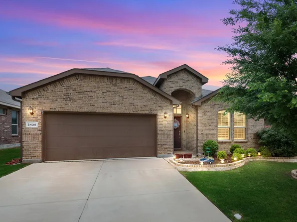 2425 Indian Head Dr, Fort Worth, TX 76177