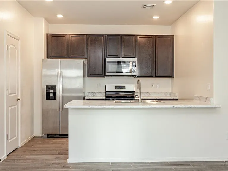 10560 W Waveland Dr — Photo 5