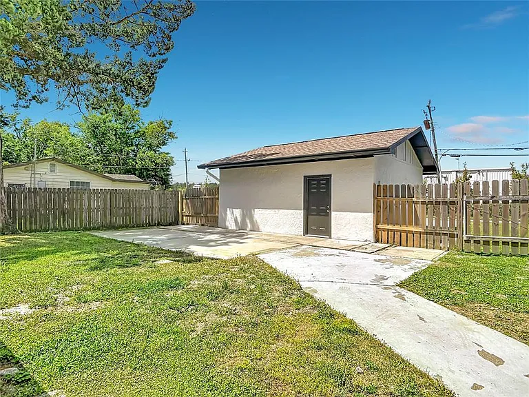 1415 Frances Dr — Photo 33
