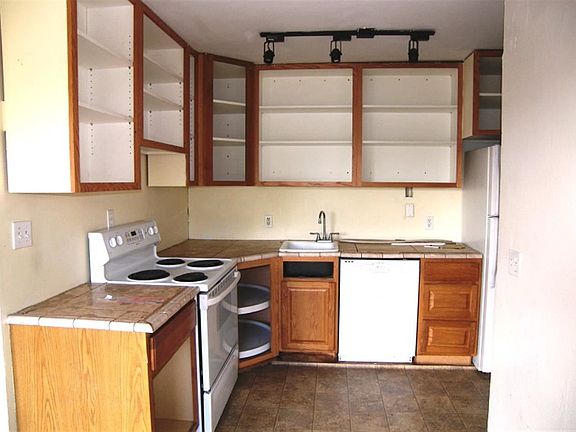 4th image of 3917 E Grace Ave