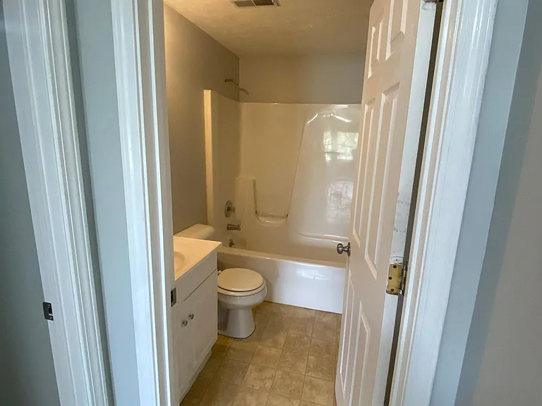 1 Circle View Dr #A — Photo 8