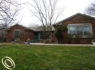 30833 Oak Valley Dr, Farmington Hills, MI 48331