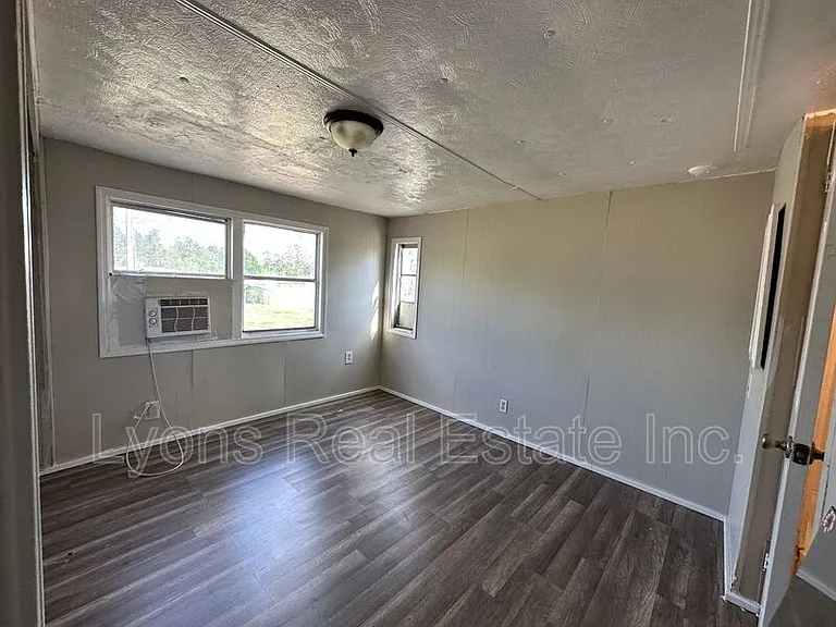 8086 Heck Dr #1A — Photo 3