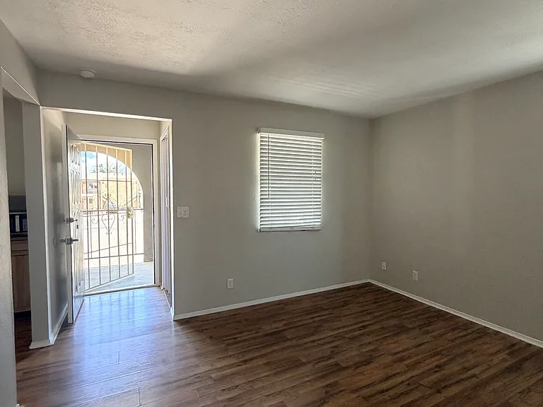 312 Geraldine Rd SE — Photo 5