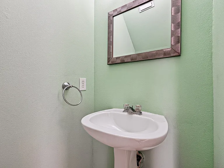 16102 Flatridge Ct — Photo 21