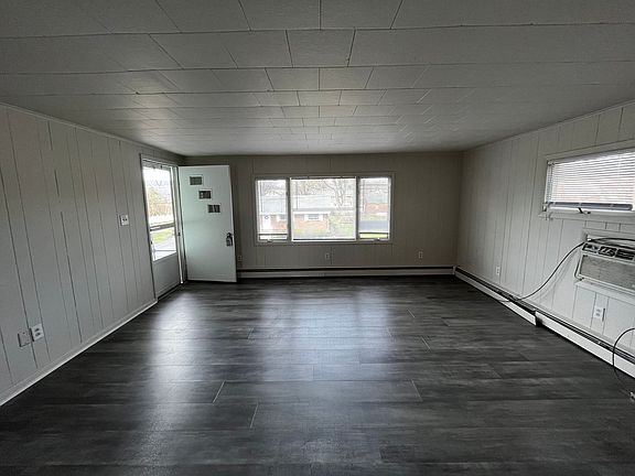 3rd image of 105 Hazel St Unit 3