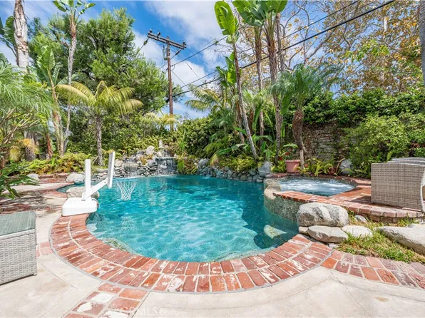 2802 Shantar Dr, Costa Mesa, CA 92626