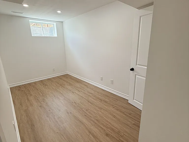 34 John Brabson Cres — Photo 5