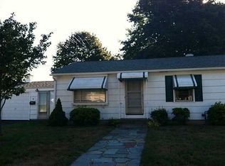 19 Meadowcrest Dr, Riverside, RI 02915