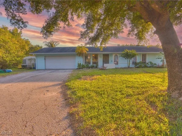 121 Dow Ln, North Fort Myers, FL 33917