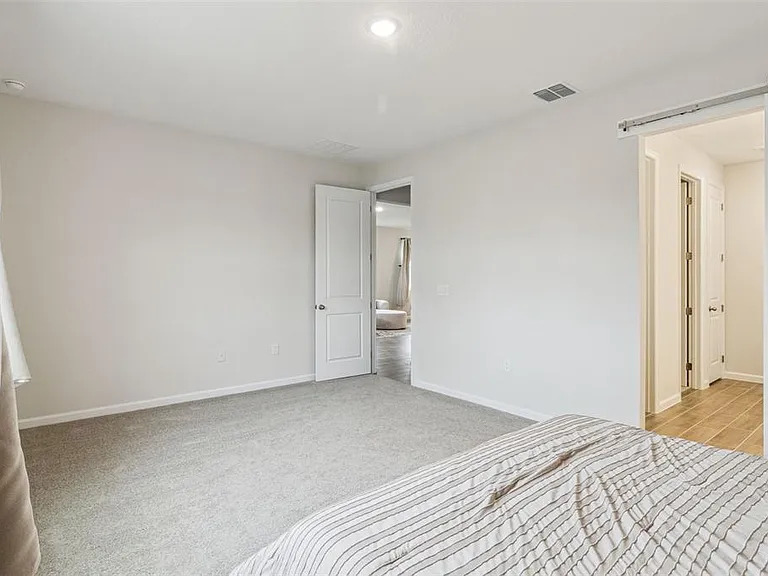 654 Heritage Square Dr — Photo 18