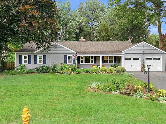 3rd image of 7 Westover Cir