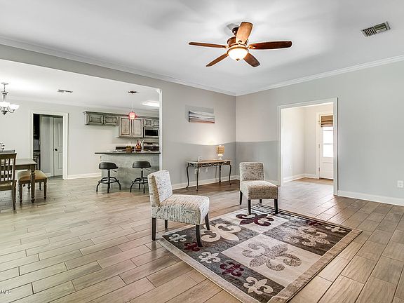 4th image of 205 Wildflower Ln