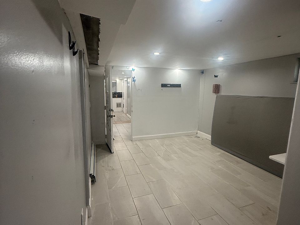 1st image of 14942 121st St Floor Basement