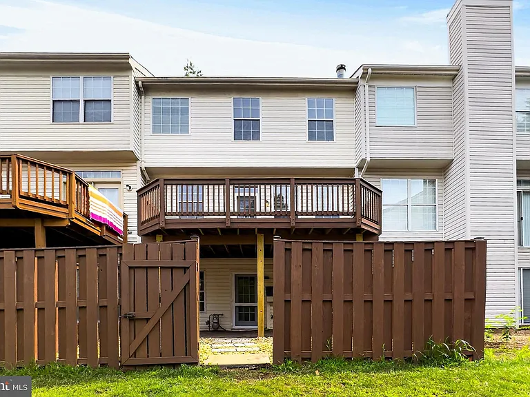 14637 Stream Pond Dr — Photo 50