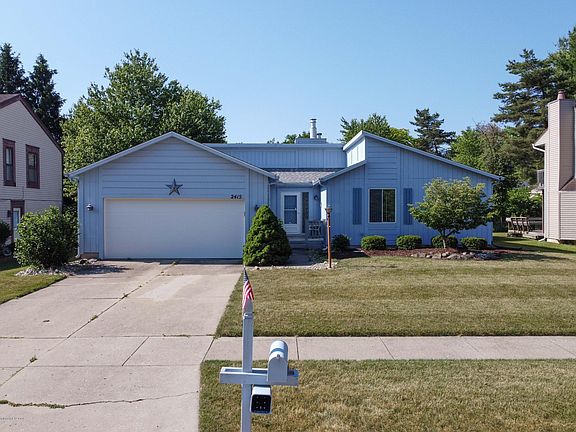 4th image of 2415 Seville Dr