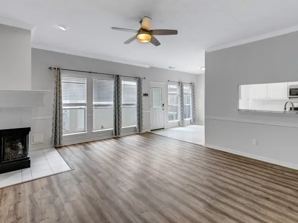 1253 El Camino Village Dr, Houston, TX 77058