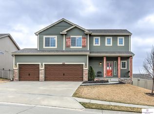 18817 Blackwalnut St, Omaha, NE 68136