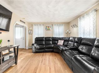 20 Irving Ct, Pawtucket, RI 02860