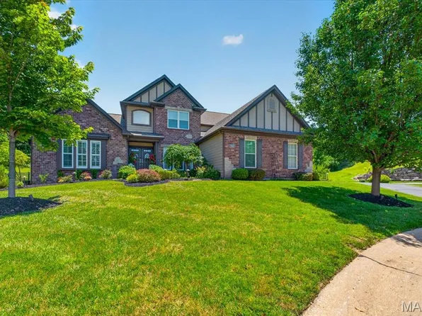 9818 Grandview Lake Ct, Saint Louis, MO 63127