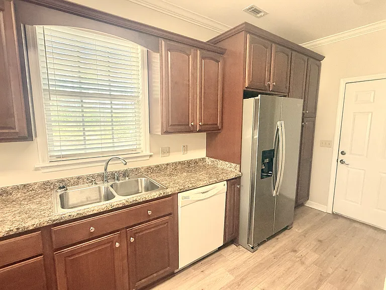 335 Pine Loop Cir — Photo 7