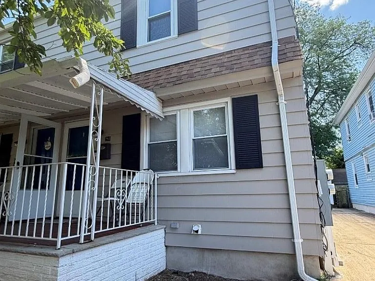 621-623 Jefferson Ave — Photo 2
