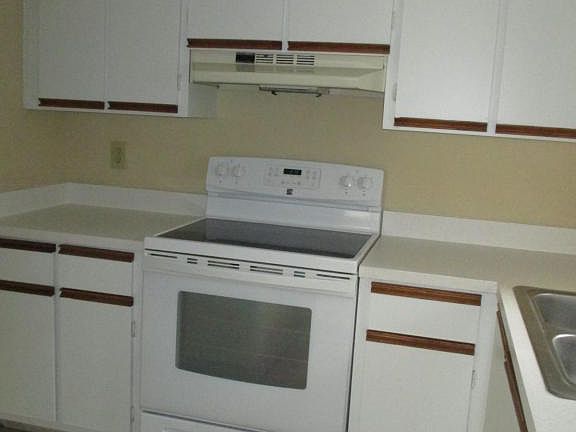 4th image of 1550 SE Royal Green Cir #103