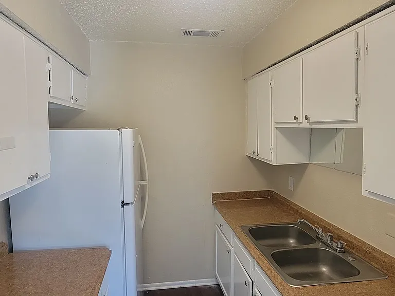 3019 Aspin Dr — Photo 5