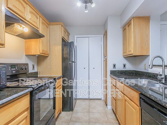 4th image of 4401 Thornbriar Ln APT 104
