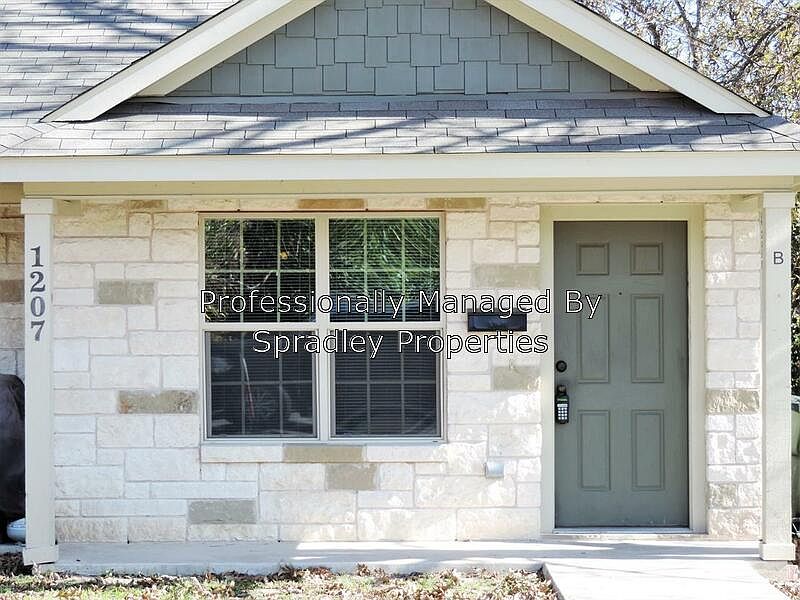 1st image of 1207B S 10th St