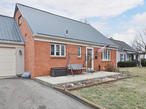 3rd image of 404 Old Village Rd