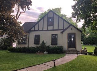 3261 Owasso Hgts Rd, Shoreview, MN 55126